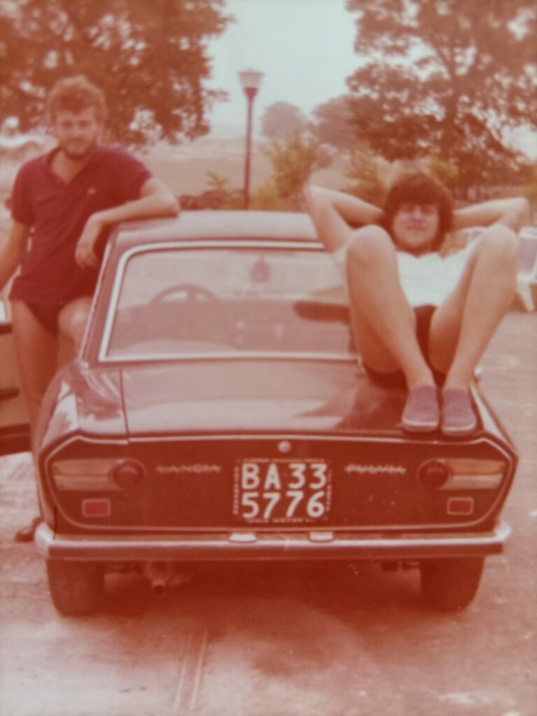 Lancia Fulvia durante un campeggio sul Gargano con gli amici appena diplomati